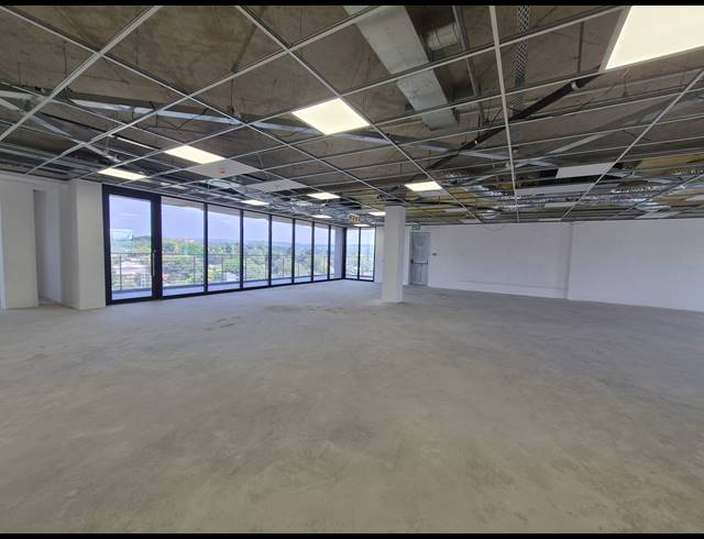 975M² OFFICE TO LET IN GLENADRIENNE EAST